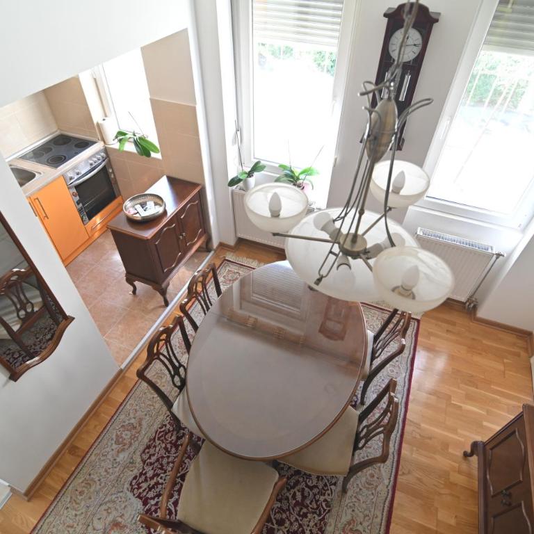 Botanical Hideout - Near City Center & Free Parking - Two-Bedroom Apartment - 57