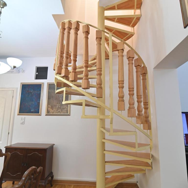 Botanical Hideout - Near City Center & Free Parking - Two-Bedroom Apartment - 58