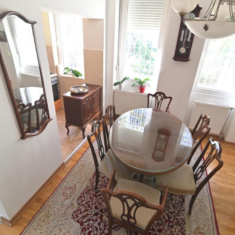 Botanical Hideout - Near City Center & Free Parking - Two-Bedroom Apartment - 61