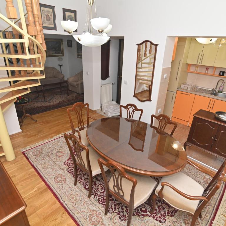Botanical Hideout - Near City Center & Free Parking - Two-Bedroom Apartment - 64