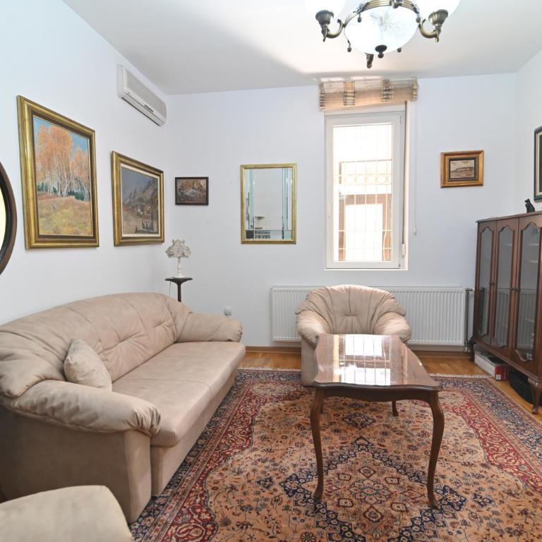 Botanical Hideout - Near City Center & Free Parking - Two-Bedroom Apartment - 69