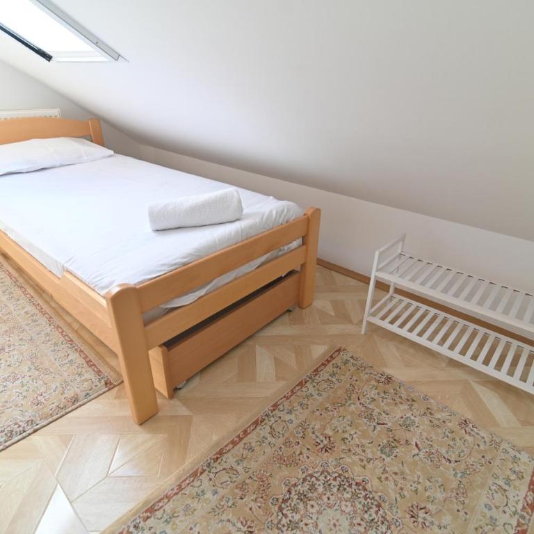 Botanical Hideout - Near City Center & Free Parking - Two-Bedroom Apartment - 74