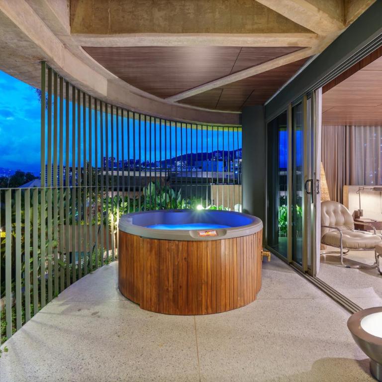 23 Living - Penthouse Apartment - 10