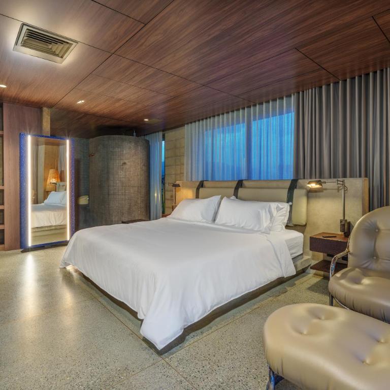23 Living - Penthouse Apartment - 9
