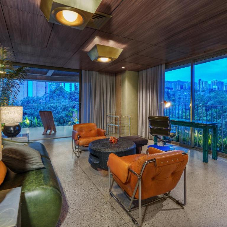 23 Living - Penthouse Apartment - 3