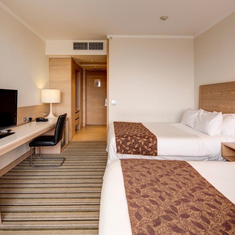 Wyndham Concepcion Pettra - Habitación Estándar con vistas a la ciudad - 2 camas dobles - No fumadores - 2