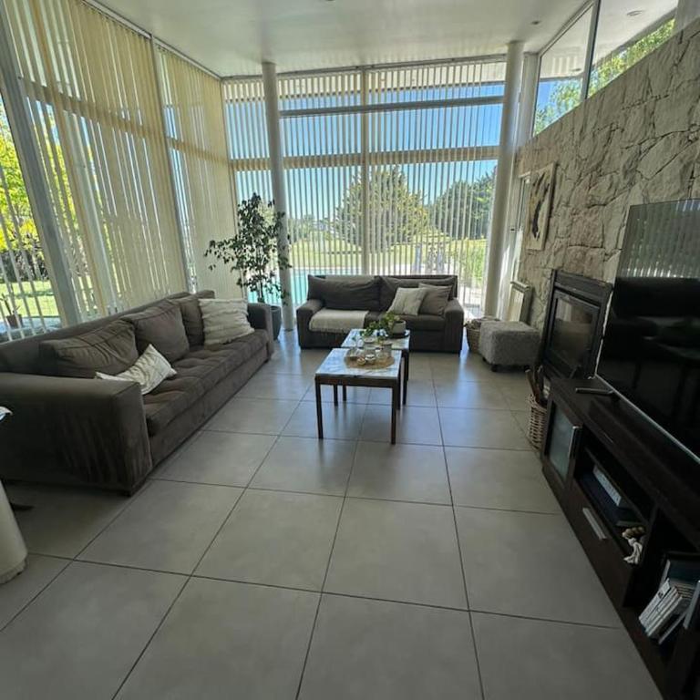 Piscina-jacuzzi climatizado Barrio Privado - Casa de 3 dormitorios - 13