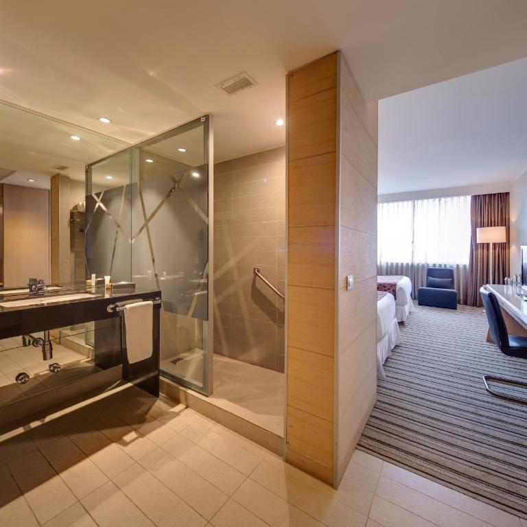 Wyndham Concepcion Pettra - Standard 2 Double Beds, City View, Non-Smoking - 4