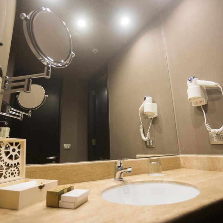 Mercure Santiago Centro - Suite Junior con 1 cama grande y sofá cama - 4