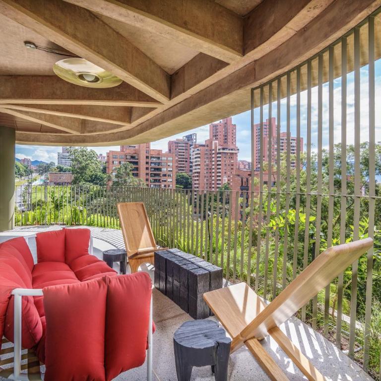23 Living - Two-Bedroom Deluxe Apartment - 8