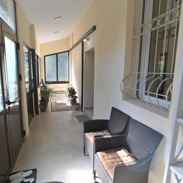 Botanical Hideout - Near City Center & Free Parking - Two-Bedroom Apartment - 2
