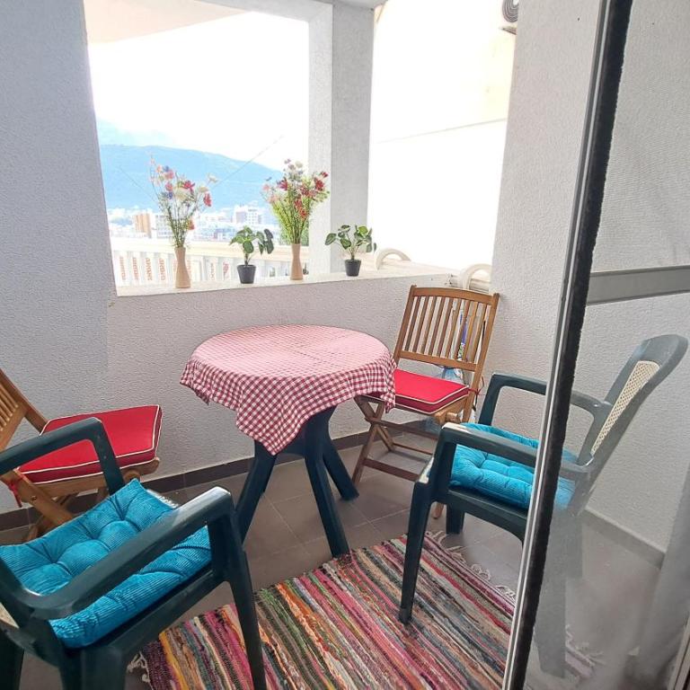 Sheldon - One-Bedroom Apartment - 2