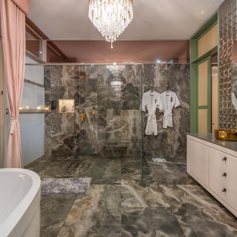 Luxury house, heated pool and Turkish bath Laurels! - Villa - 9