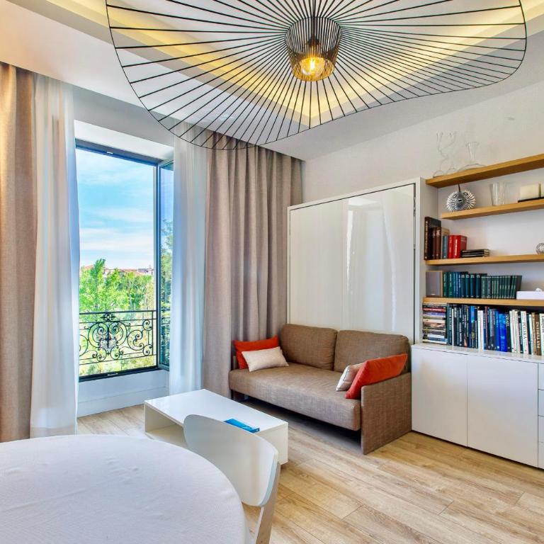 GRAND HÔTEL Golden Square 3 min to Beach Green Corridor View AC - Studio - 1