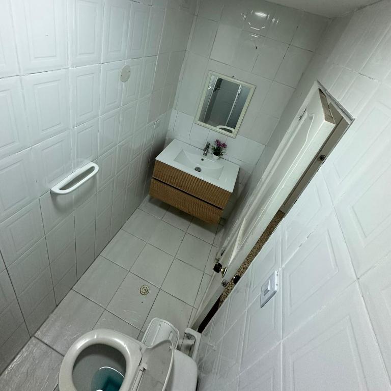 Hotel H&H - Triple Room with Private Bathroom - 1