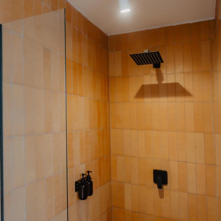 Pranik Living - Habitación Deluxe - 9