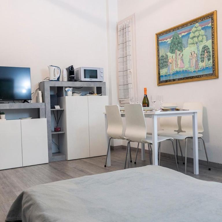 Cozy Urban Retreat, 2BR, Family Escape in Rome - Two-Bedroom Apartment - 11