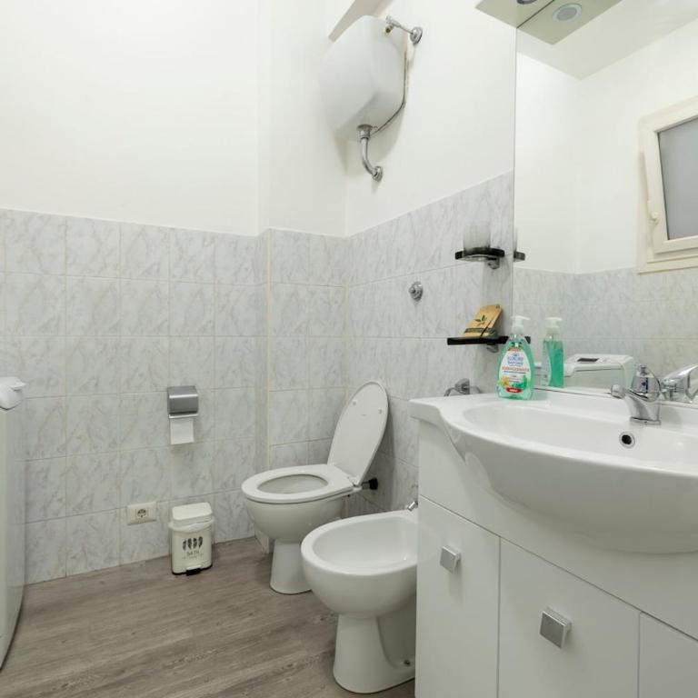 Cozy Urban Retreat, 2BR, Family Escape in Rome - Two-Bedroom Apartment - 33