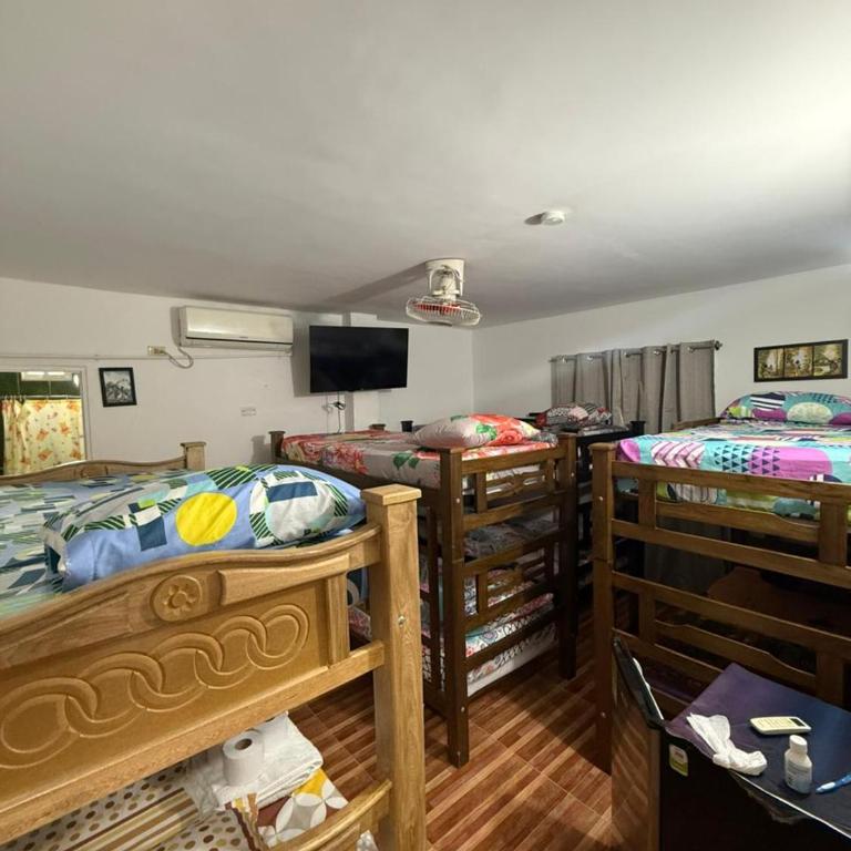 Aparta Hotel Palacios - Habitación Familiar con baño privado - 5