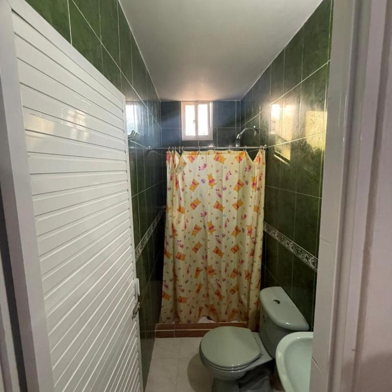 Aparta Hotel Palacios - Habitación Familiar con baño privado - 4