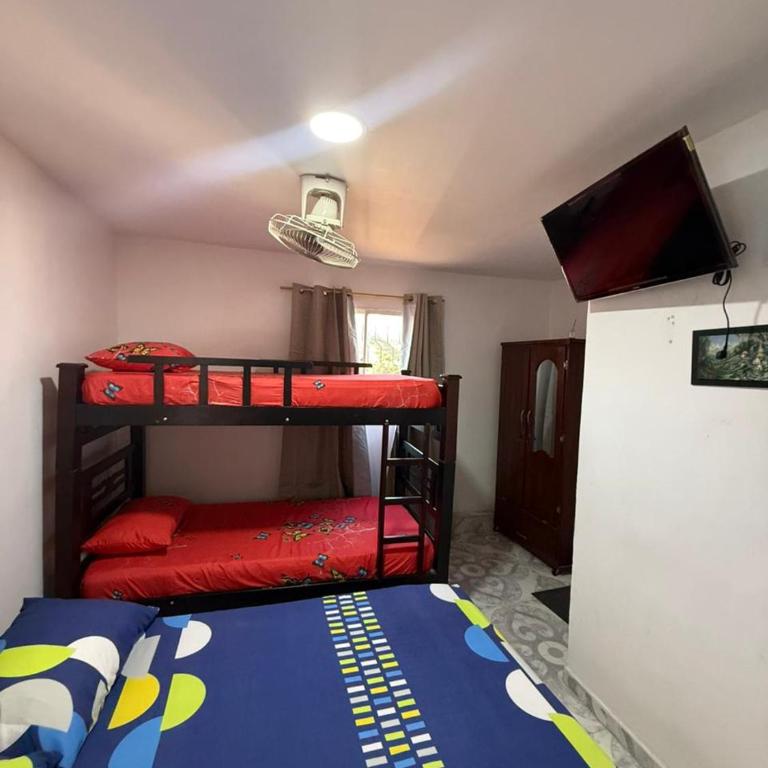 Aparta Hotel Palacios - Habitación Cuádruple con baño privado - 7