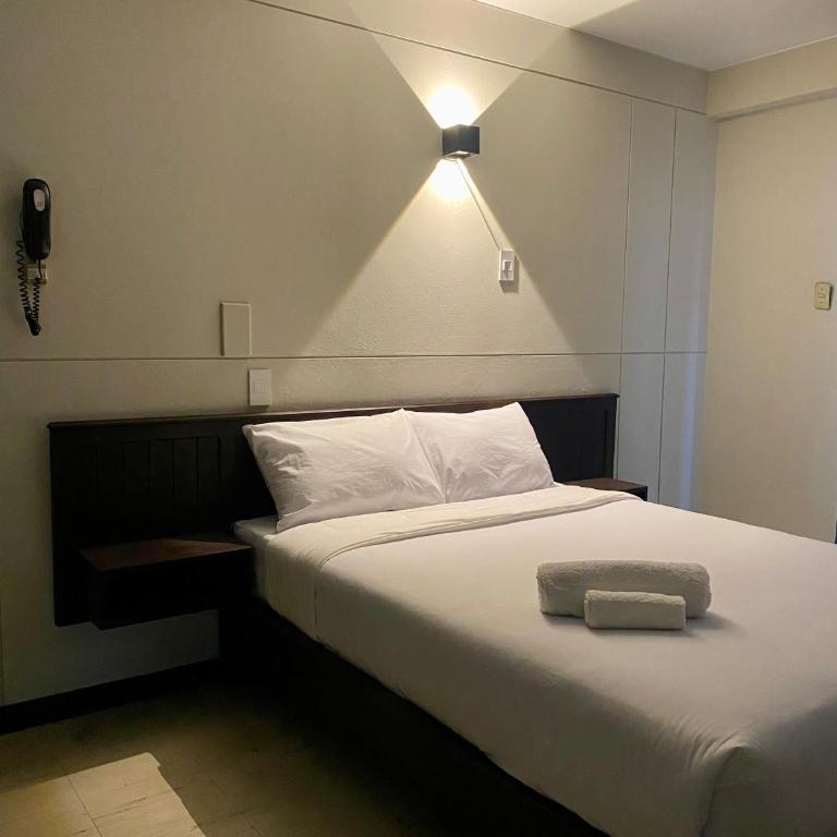 Hotel Naciones Unidas - Single Room with Private Bathroom - 1