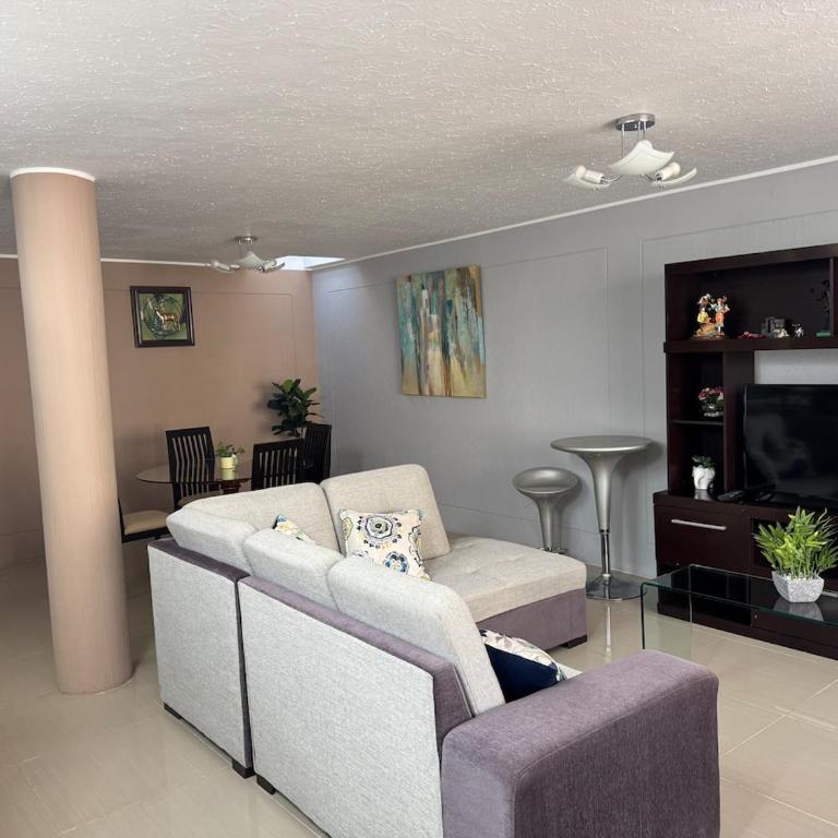 Amplio Departamento en Arequipa - Three-Bedroom Apartment - 1