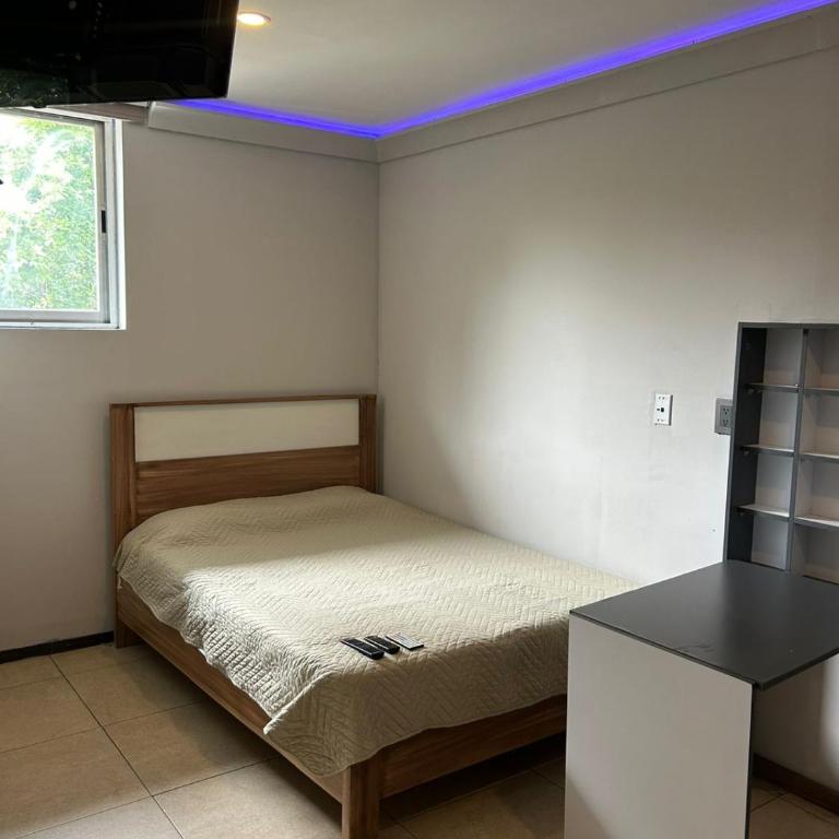 hostal confort Iztapalapa hospedaje económico y cómodo en cdmx - Habitación Doble con baño compartido - 1 o 2 camas - 2