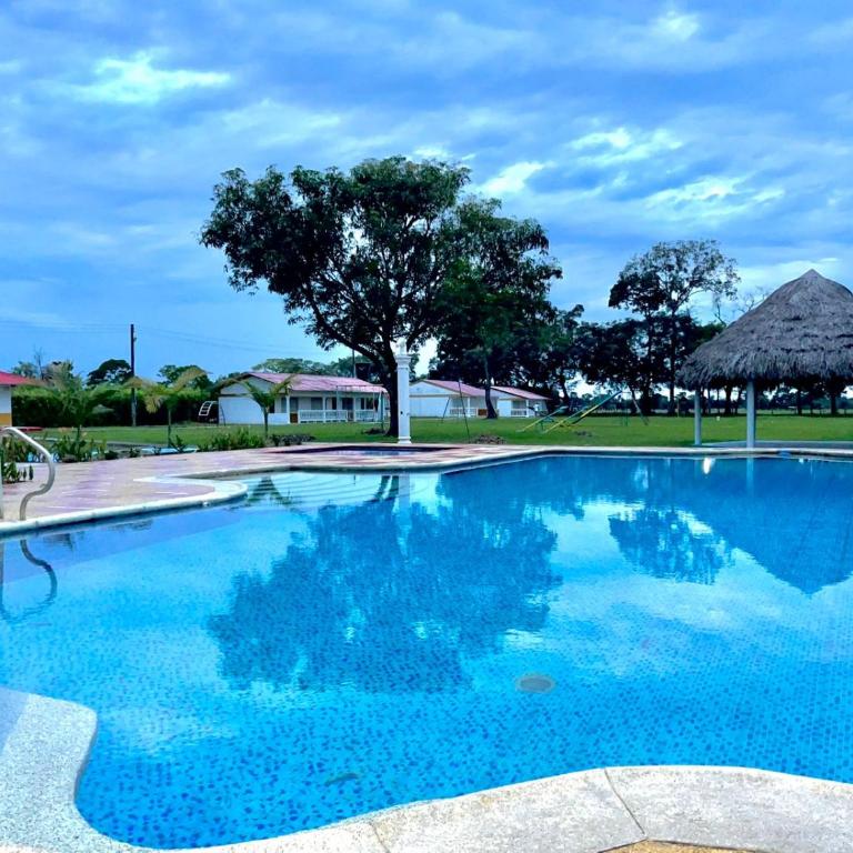 Hotel Campestre Cinco Estrellas - Three-Bedroom Bungalow - 2
