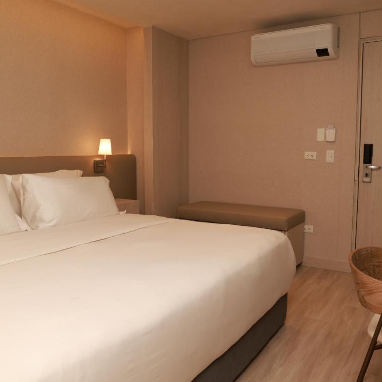 VPV Suites & Casino - Deluxe Double Room with Balcony - 1