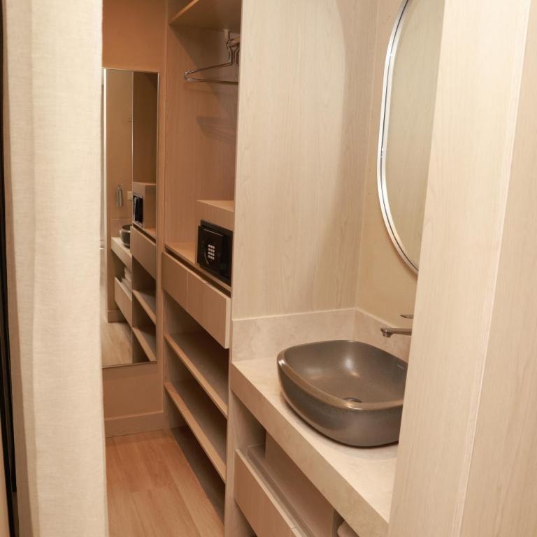 VPV Suites & Casino - Deluxe Suite with Spa Bath - 3