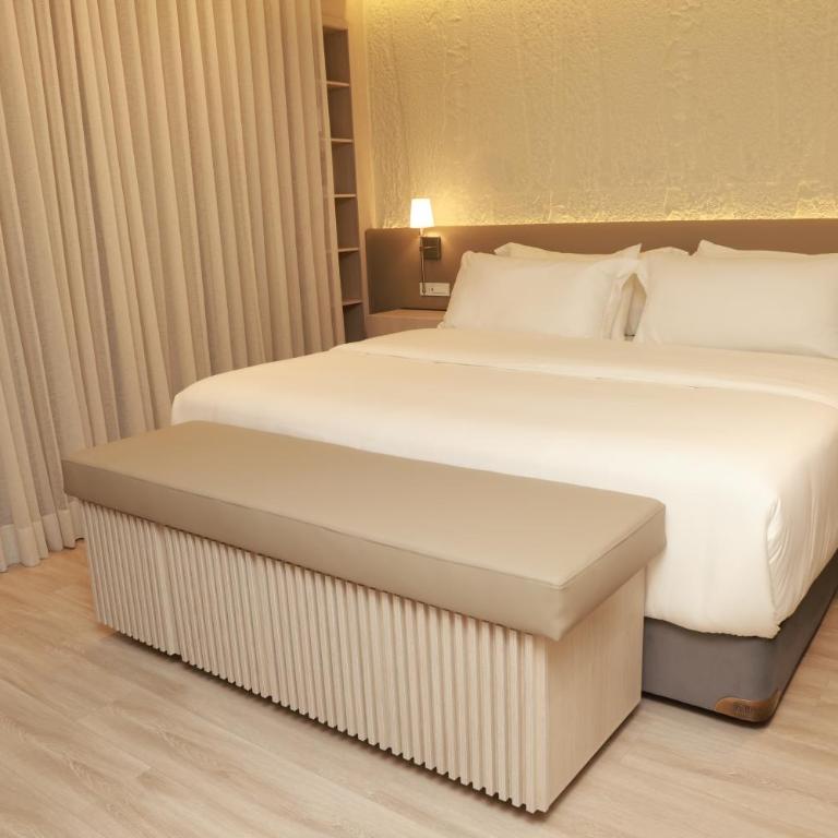 VPV Suites & Casino - Deluxe Double Room with Balcony - 2