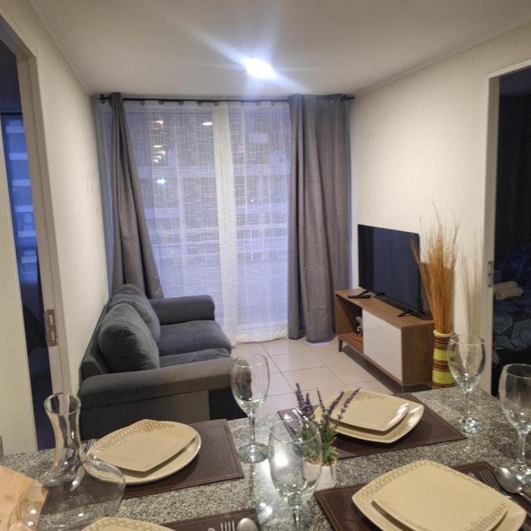 Full Departamento Céntrico a pasos del Metro Ecuador, Teletón, Mutual, Clinicas - Two-Bedroom Apartment - 2