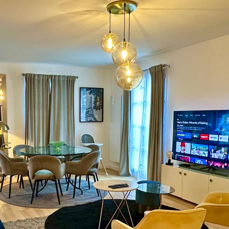 Apt Place de Toscane - 4min Disneyland-PARIS - Appartement 3 Chambres - 24