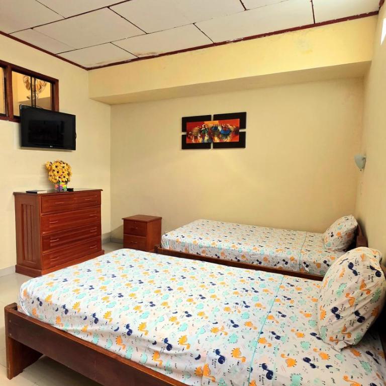 Hospedaje plaza inn - Standard Double Room with Fan - 3