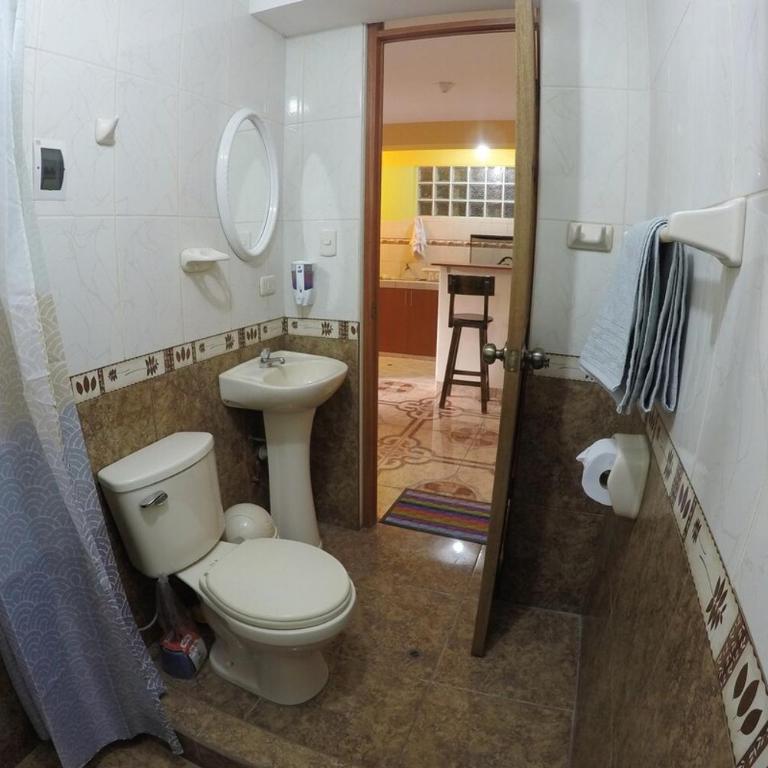 Cozy & Centric Apartment in great location! - One-Bedroom Apartment - 4