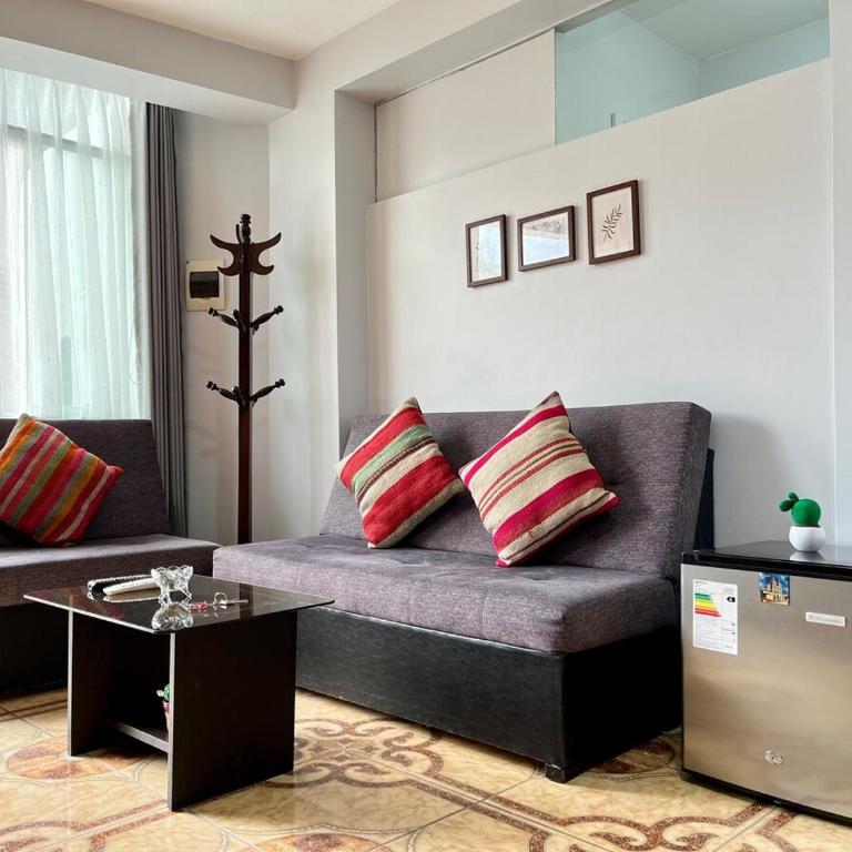Cozy & Centric Apartment in great location! - One-Bedroom Apartment - 9
