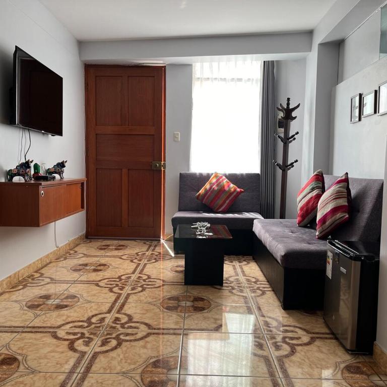Cozy & Centric Apartment in great location! - One-Bedroom Apartment - 23