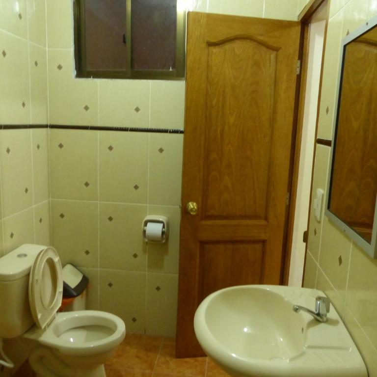 Hostal Butch Cassidy - Deluxe Double Room with Shower - 6
