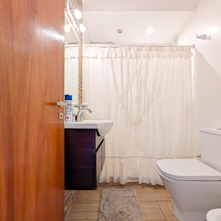 Amplio departamento con excelente ubicación y cochera opcional - centro rosario - Apartamento de 1 dormitorio - 3