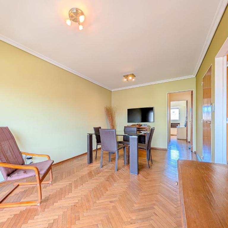 Amplio departamento con excelente ubicación y cochera opcional - centro rosario - Apartamento de 1 dormitorio - 4