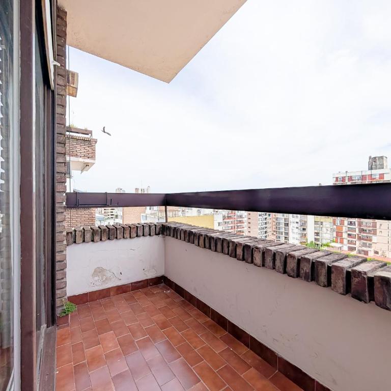 Amplio departamento con excelente ubicación y cochera opcional - centro rosario - Apartamento de 1 dormitorio - 15