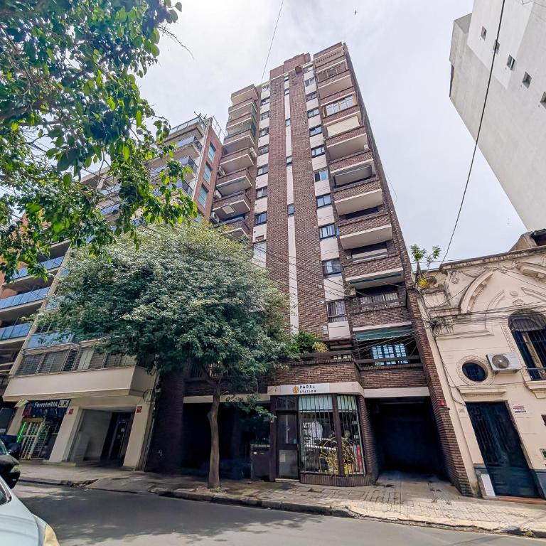 Amplio departamento con excelente ubicación y cochera opcional - centro rosario - Apartamento de 1 dormitorio - 23