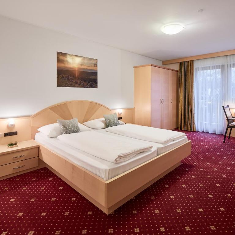 B&B Weisses Rössl -inklusive Sarntal Card - Habitación Doble con balcón - 2 camas - 3