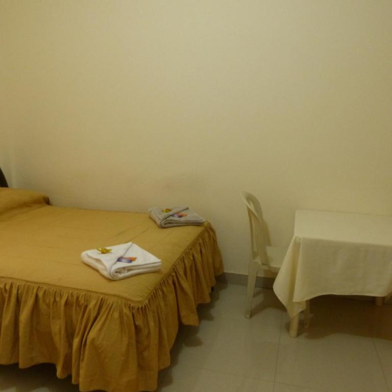 Hostal Butch Cassidy - Deluxe Double Room with Shower - 5