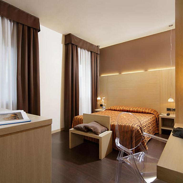 Hotel Paris - Camera Tripla - 2