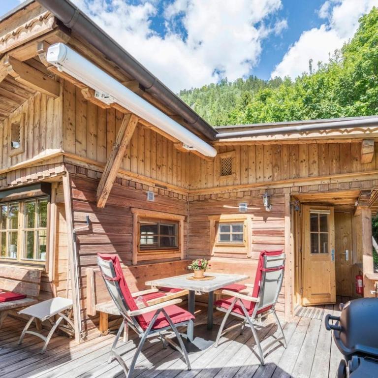 Chalet - Direkt am 5 Sterne Campingplatz Aufenfeld im Zillertal mit Hallenbad und Sauna - Haus mit 2 Schlafzimmern - 3