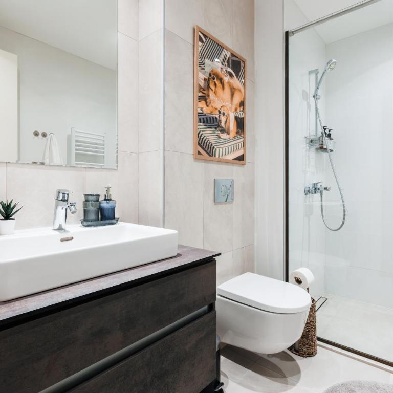 WF Sky Charm with Terraces & Billiard - Three-Bedroom Premium Apartment with Balcony - 21