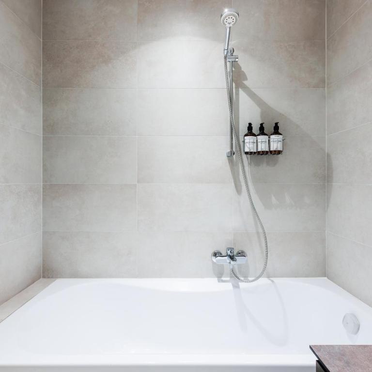 WF Sky Charm with Terraces & Billiard - Three-Bedroom Premium Apartment with Balcony - 20