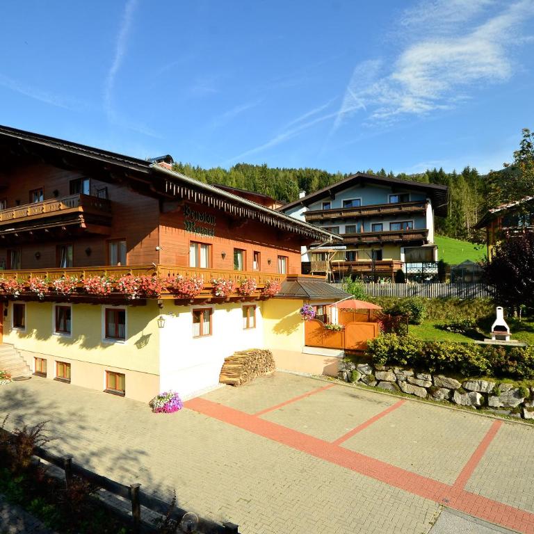 Pension Mozart - Doppelzimmer mit Balkon - 1
